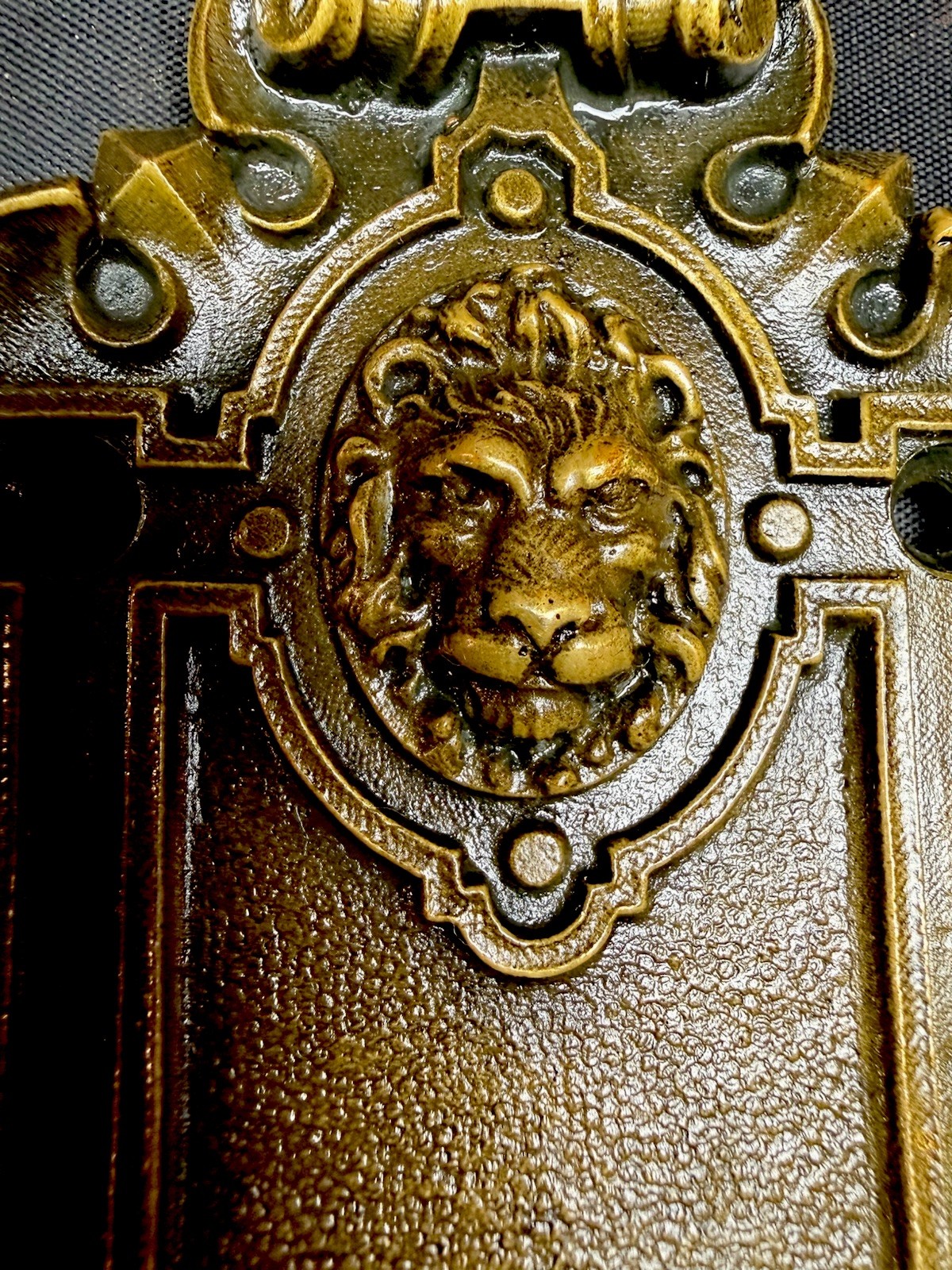 Russell & Erwin Leyden Lion Head Bronze Warm Patina Doorknob Sets 1 of 8 Sets