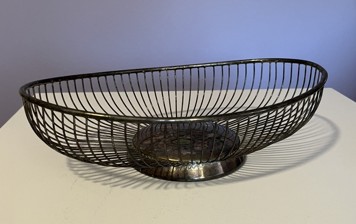 Vintage Silver Plate Oval Wire Bread Or Fruit Basket 11.25” L X 7.25” W