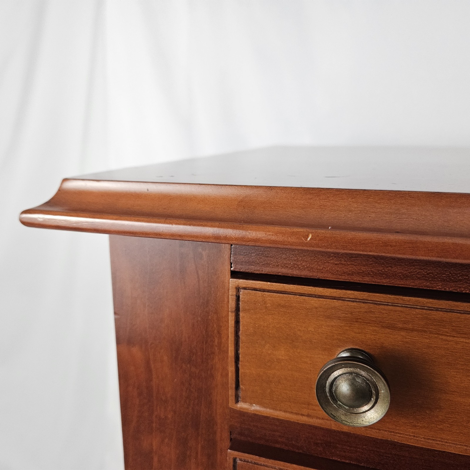 Eldred Wheeler Cherry Nightstand Side Table 2 Drawer Sheraton Vintage Primitive
