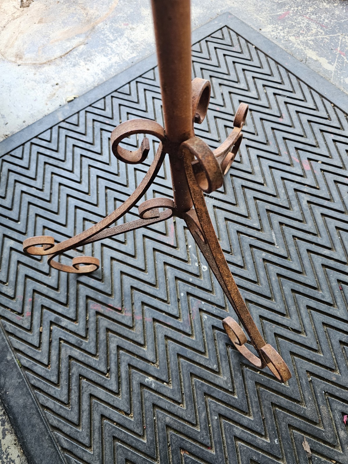 🔥🔥ANTIQUE PRIMITIVE WROUGHT IRON CHURCH ALTAR 6 CANDLES FLOOR CANDELABRA