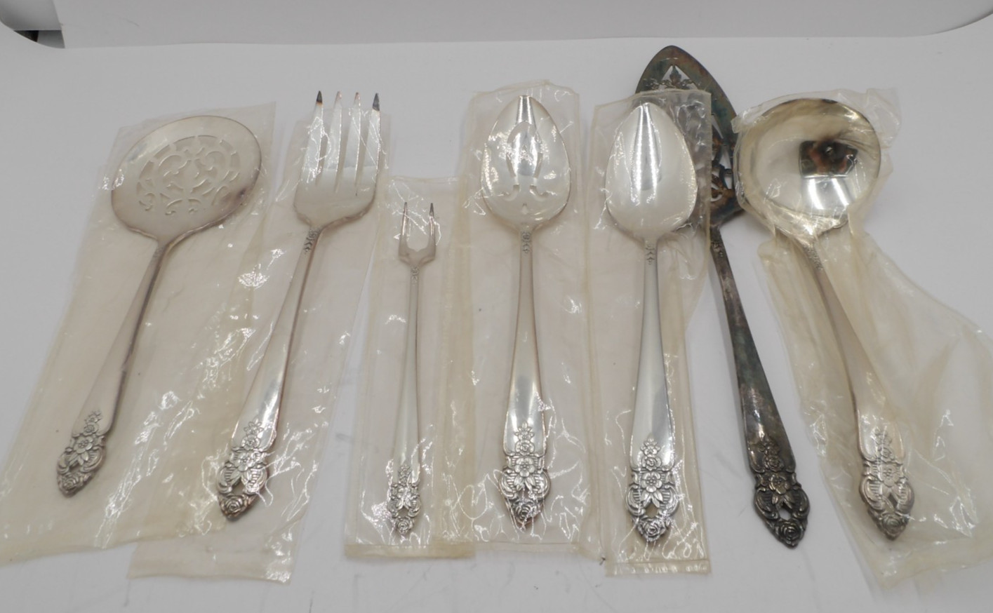 DISTINCTION Prestige Plate Lot Of 7 Silverplate Serving Pieces