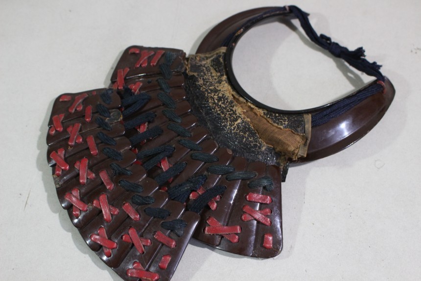 NODOWA w/HONKOZANE MENDARE of YOROI (armor) : EDO : 11.0 × 9.1 ” 600g