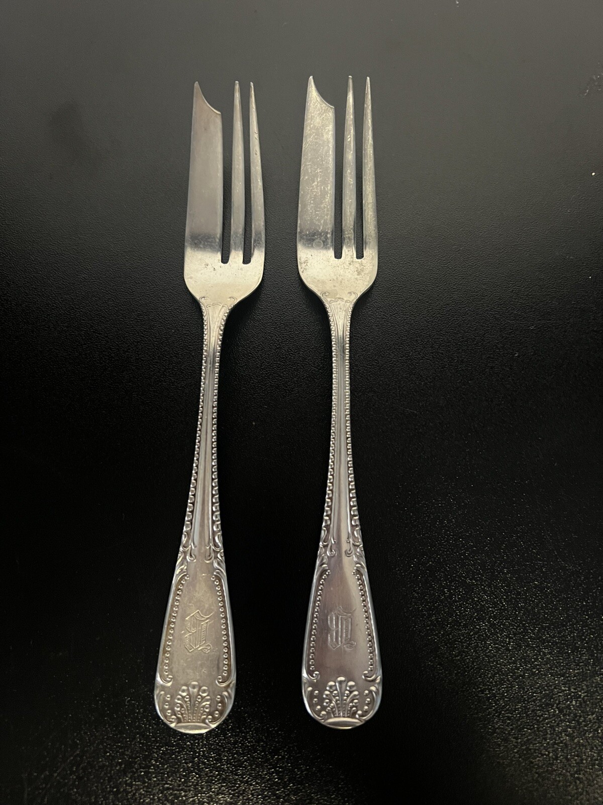 QUAKER VALLEY MFG CO Silver plate Pie Fork Set Of 2