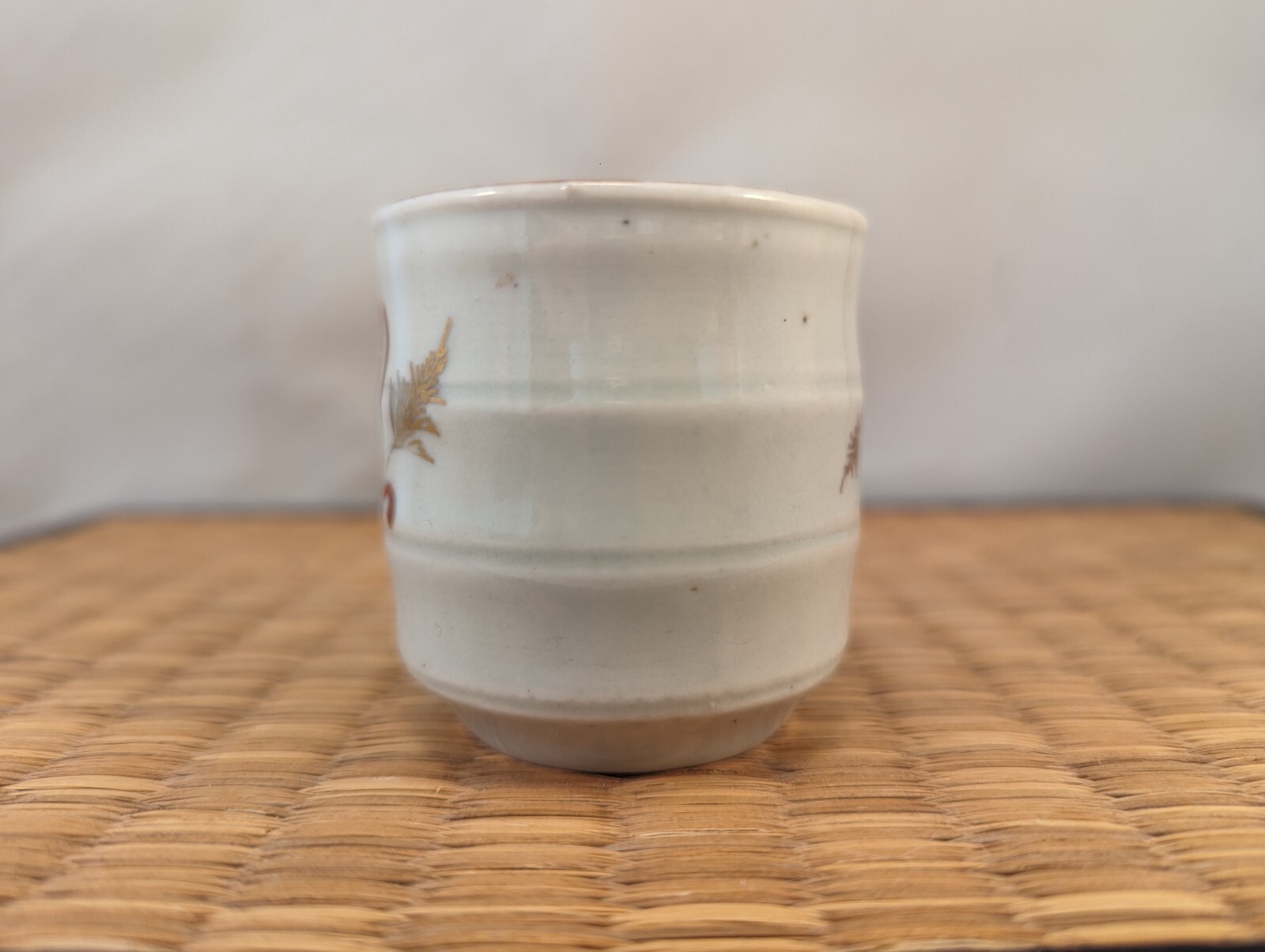 Antique Japanese Arita Imari Porcelain Sake Cup Guinomi Ferns Flowers Edo Japan