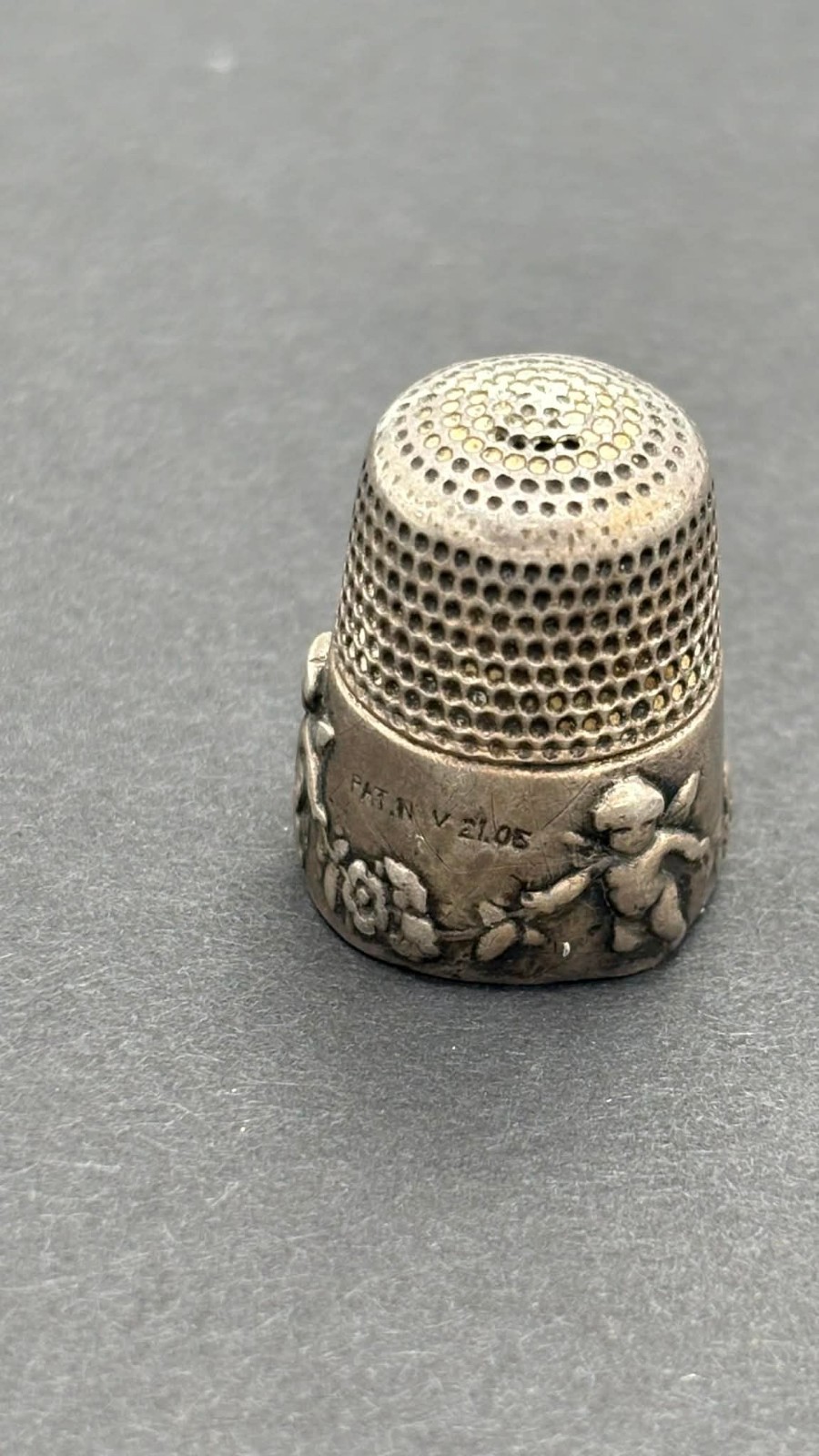 Antique SIMONS Bro Solid Sterling Silver Art Nouveau Era Flower Cherub Thimble