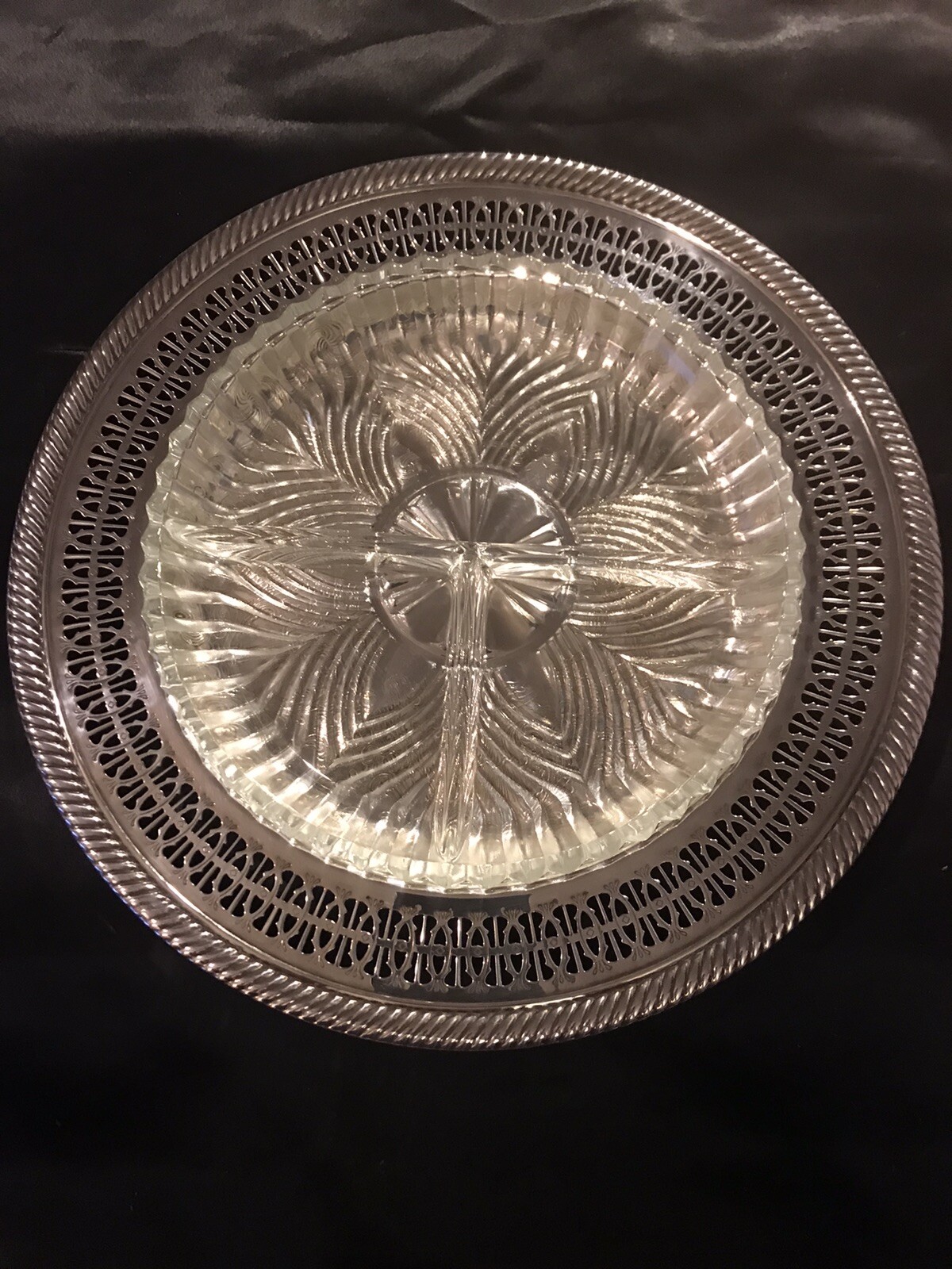 Wm Rogers #811 Eagle Star Round Silverplated Tray w Glass 3 Part Relish Insert