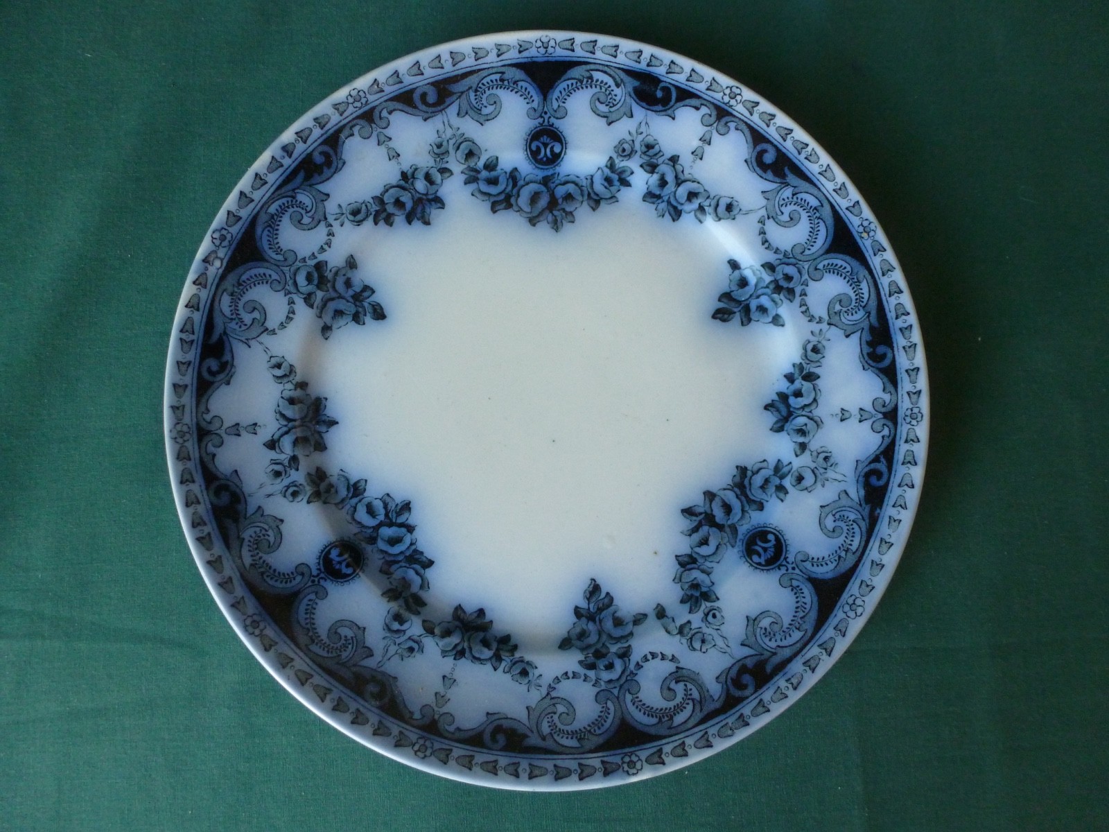 Antique Alfred Meakin England Queen Pattern Flow Blue Plate 9″