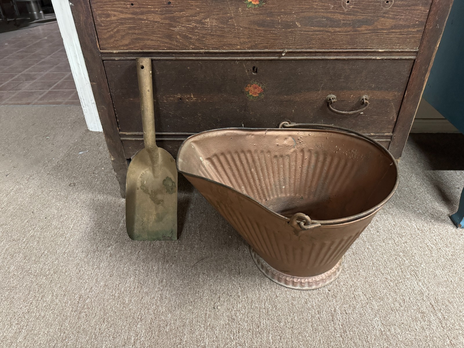 VINTAGE COAL SCUTTLE ASH HOD BUCKET & SCOOP FIREPLACE HEARTH WOOD FREE SHIPPING