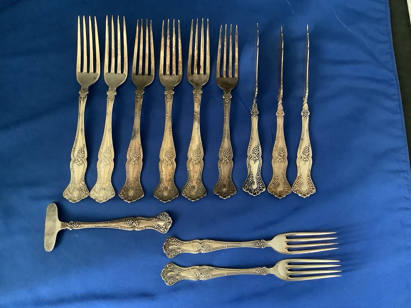 12 Rogers Vintage Grape Silverplate Youth Lunch Dinner Fork Twisted Butter Set