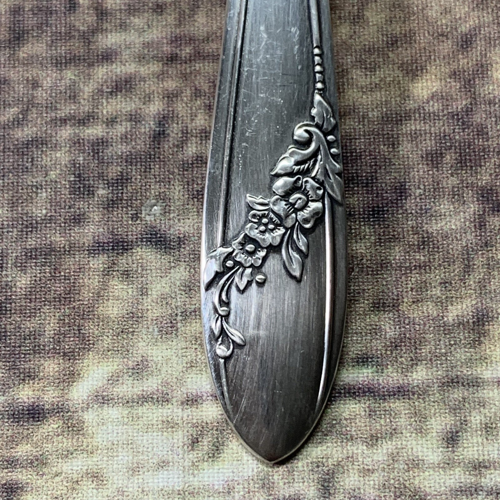Oneida Community Tudor Plate – QUEEN BESS II 1946 Place Soup Spoon 7 1/4″