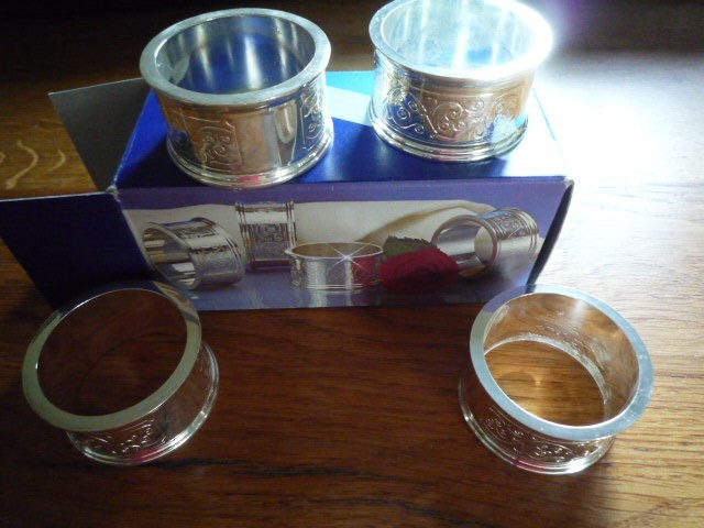 VINTAGE IANTHE SILVER NAPKIN RINGS ENGRAVED PATTERN SET OF 4 NEW NEVER USED