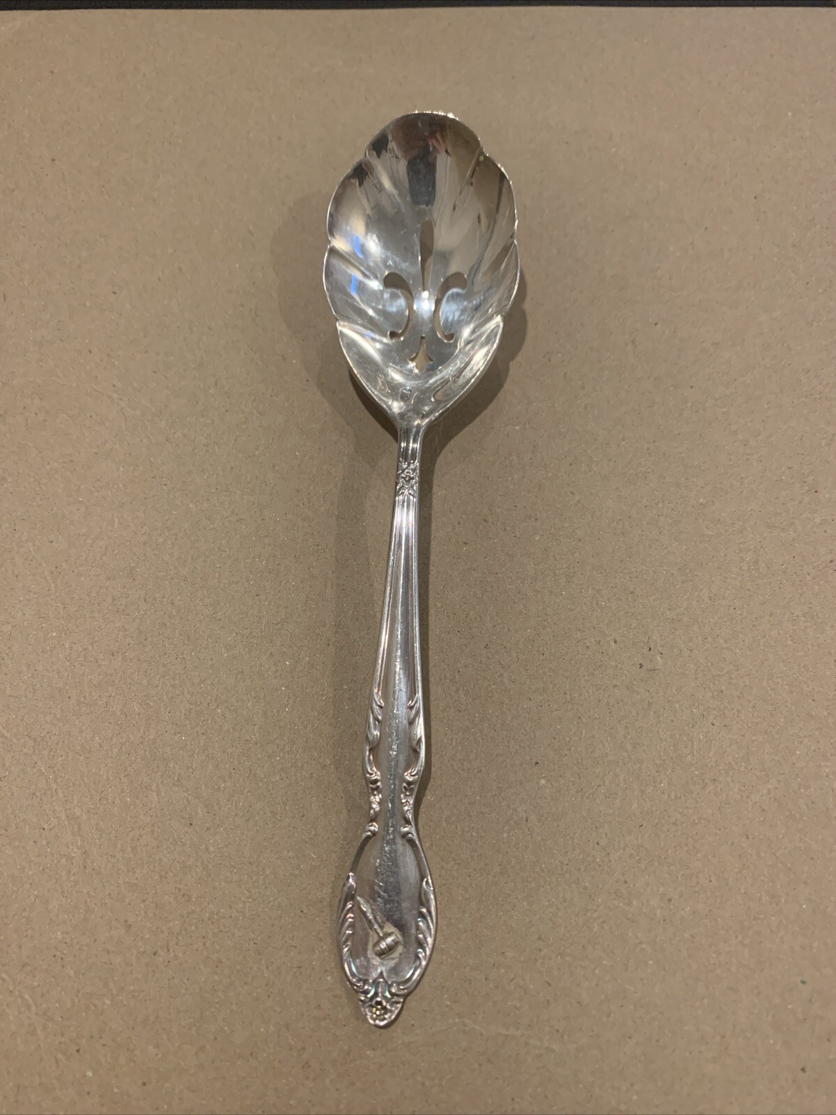 Sugar Sifter 6 1/4″ Spoon Royal Manor Rogers Bro SilverPlate Gavel Mount.