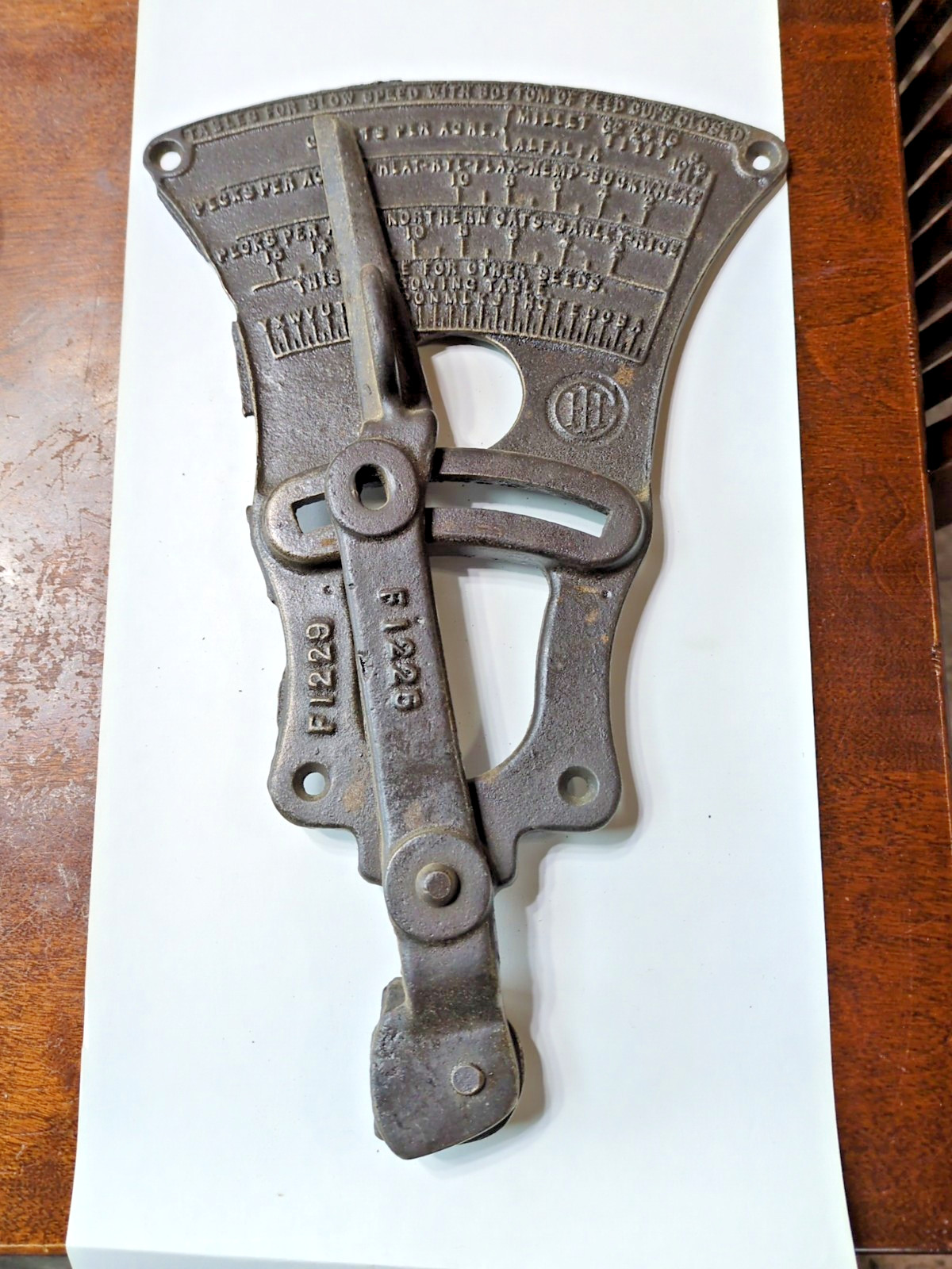 Antique IHC Cast Iron Adjustable grain drill Seed Flow Planter Gauge