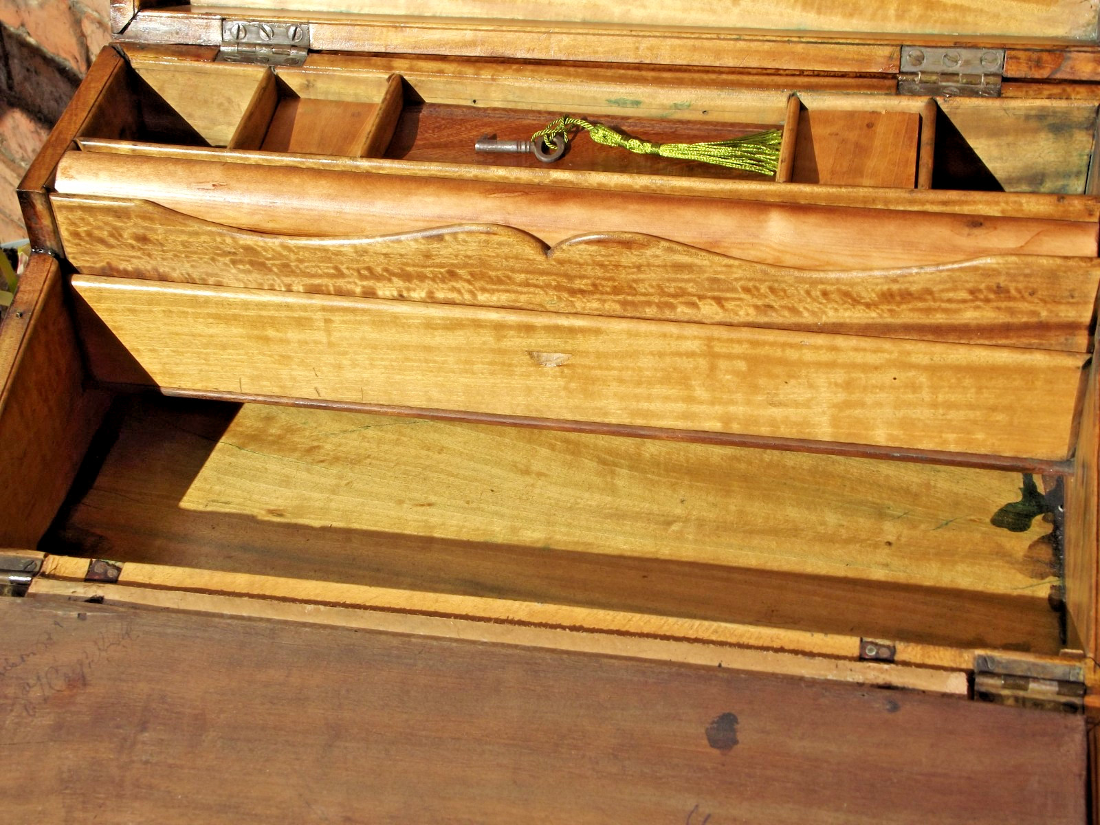 Interesting three-fold Writing Slope with ruler two types of secret compartments