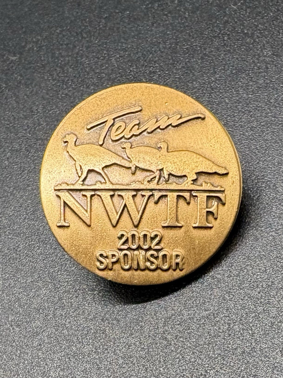 2001 National Wild Turkey Federation NWTF Sponsor Lapel Pin Bronze Hunting