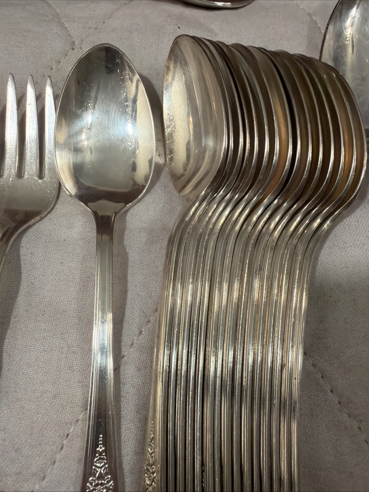 Wm Rogers Vintage DESIRE Silverplate Flatware Servce For Eight, 58 Piece Set