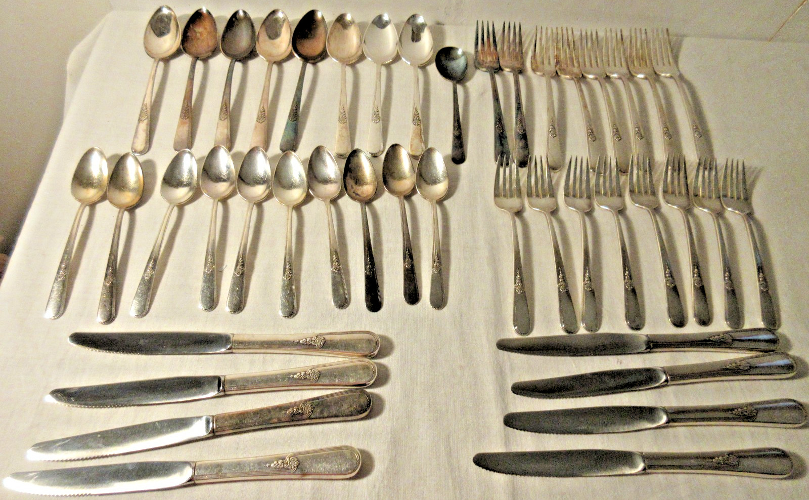 Holmes & Edwards 1940’s YOUTH PATTERN Inlaid Silverplate Flatware Set 43 Pcs