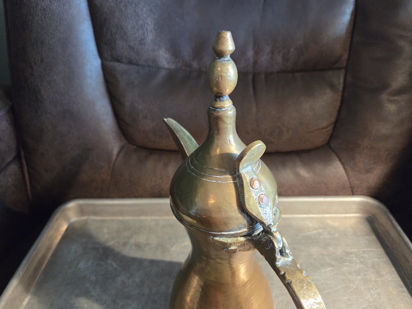 Vintage 11″ Dallah Middle Eastern Coffee Pot Pitcher Hand Wrought Brass 2+ Lbs.