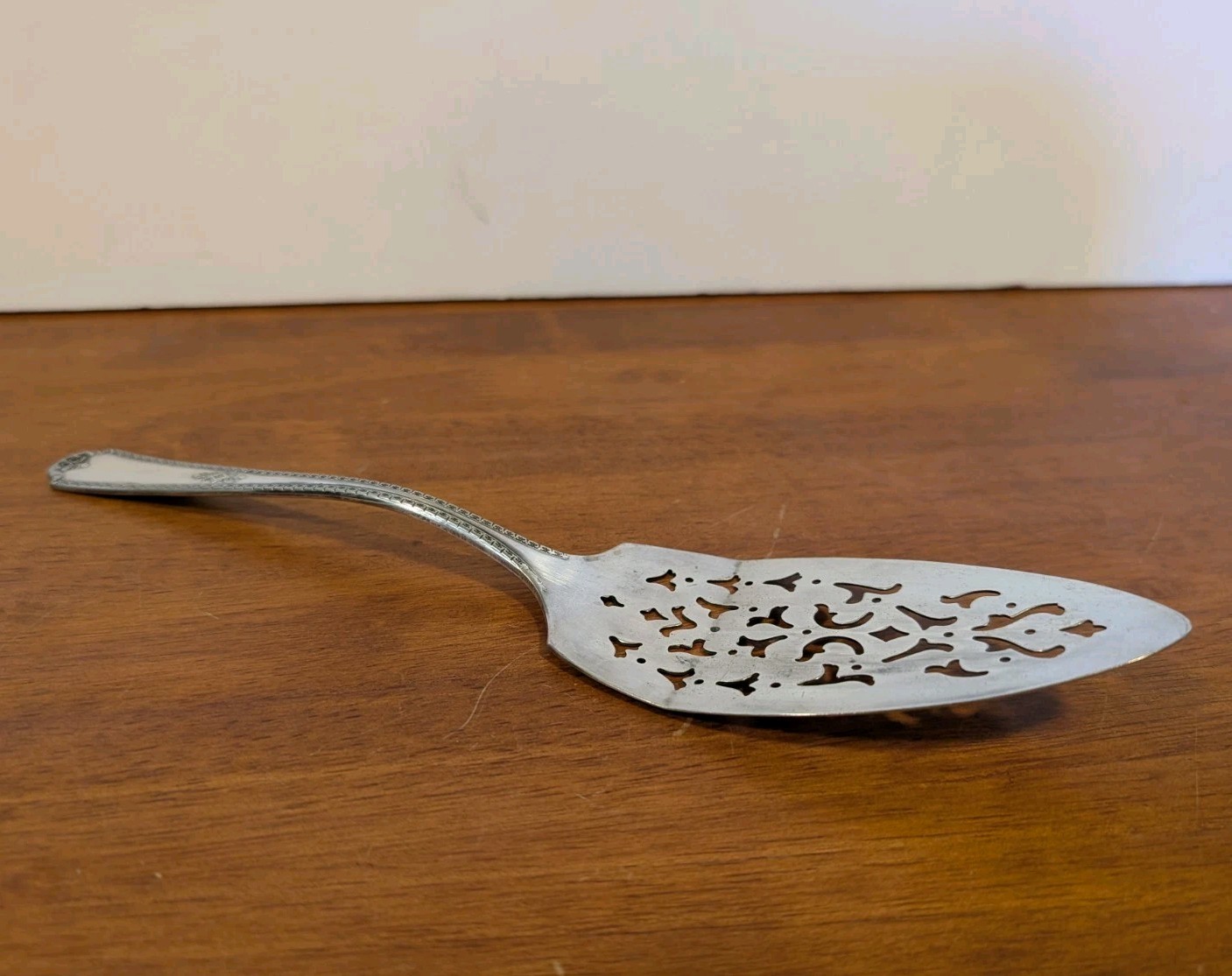 Antique Peerless BERKELEY Pattern Silver Plate Pierced Pie Cake Server 10″