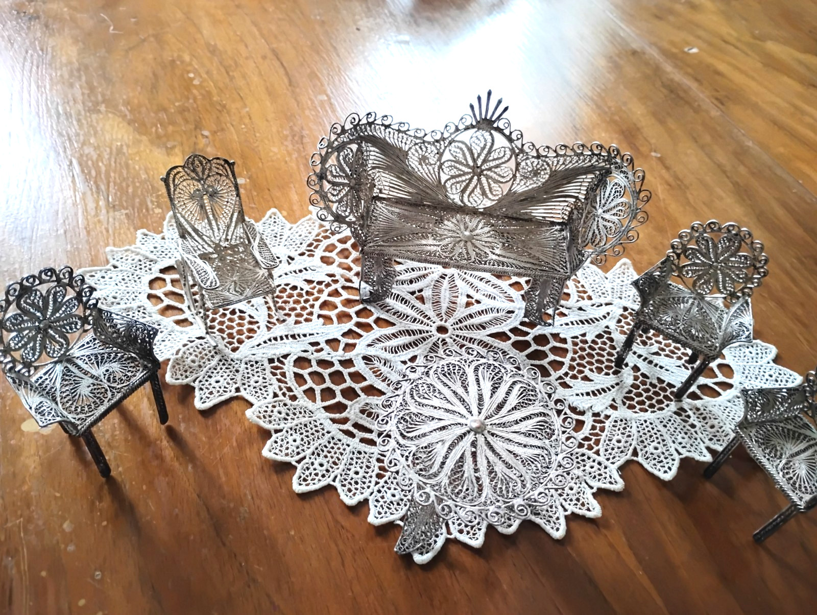 VTG MINIATURE DOLL HOUSE FURNITURE-WRAPPED SILVER WIRE FILAGREE DESIGN-1950’S