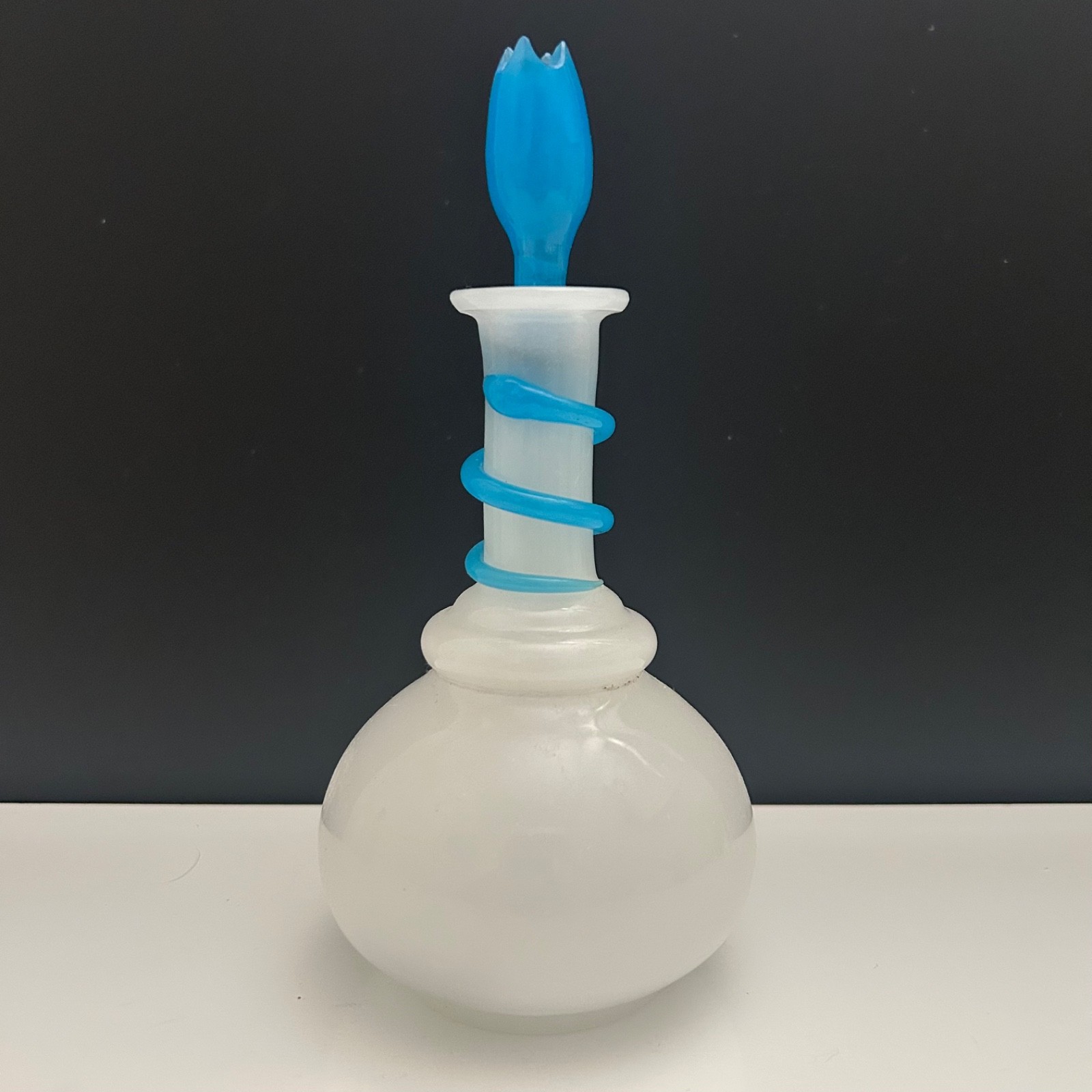 Stunning Vintage Flacon Alabaster Glass Schachtenbach 1840-1860 Genie Bottle!