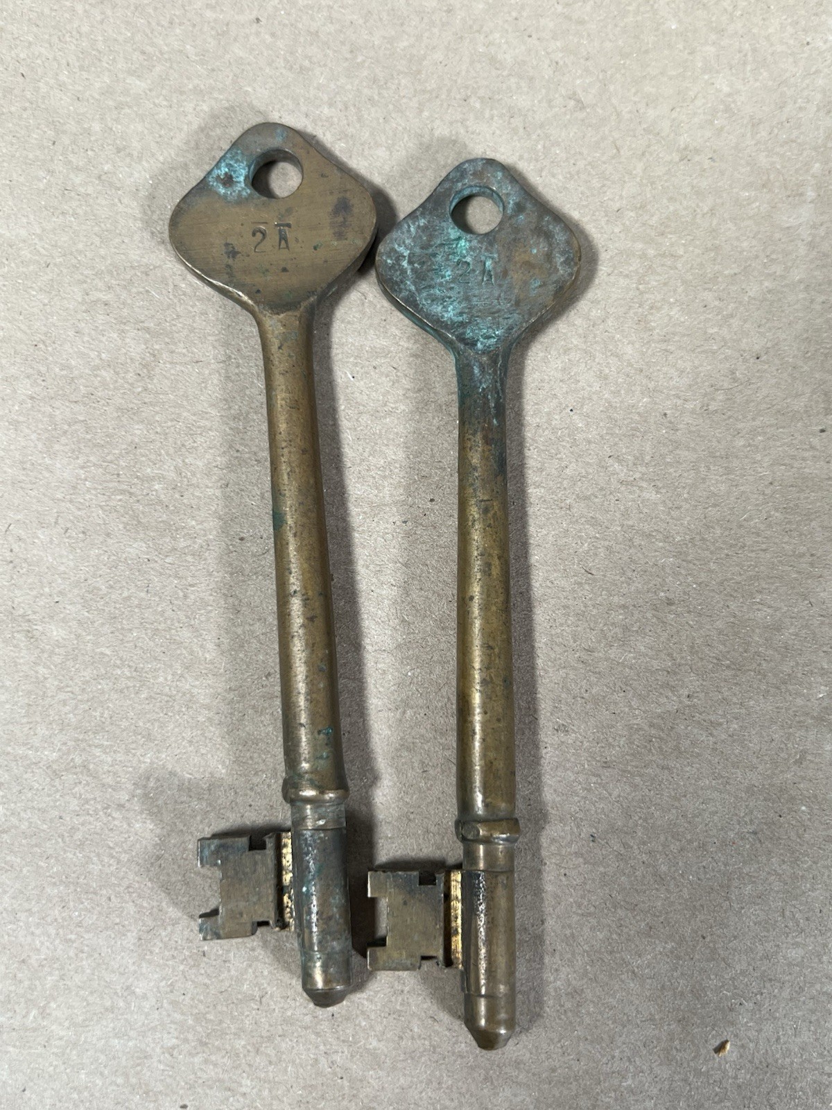Antique Solid Brass Rim Lock Set with Plate Crystal Door Knob and Two Keys Box