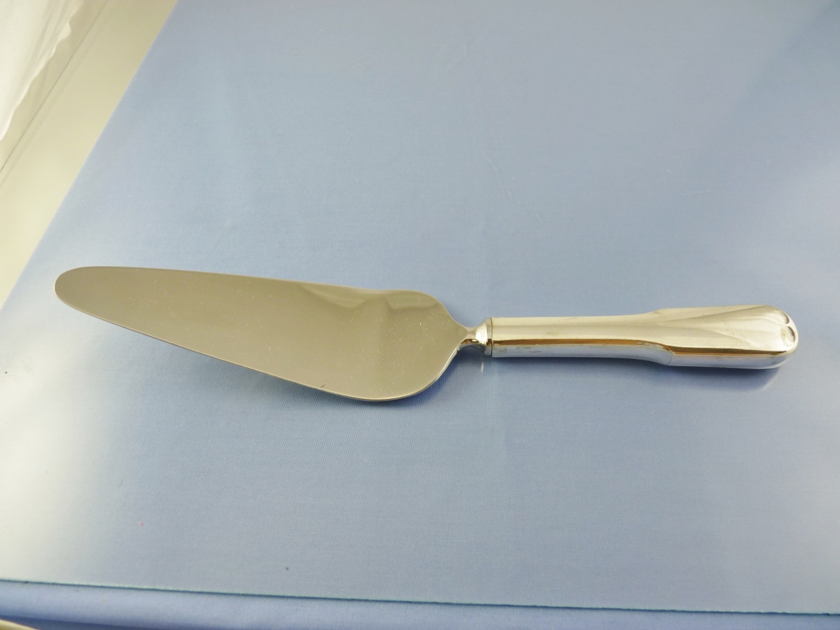 TIPPED or FIDDLE OFF SET PIE CAKE SERVER HOLLOW HANDLE BY unknown