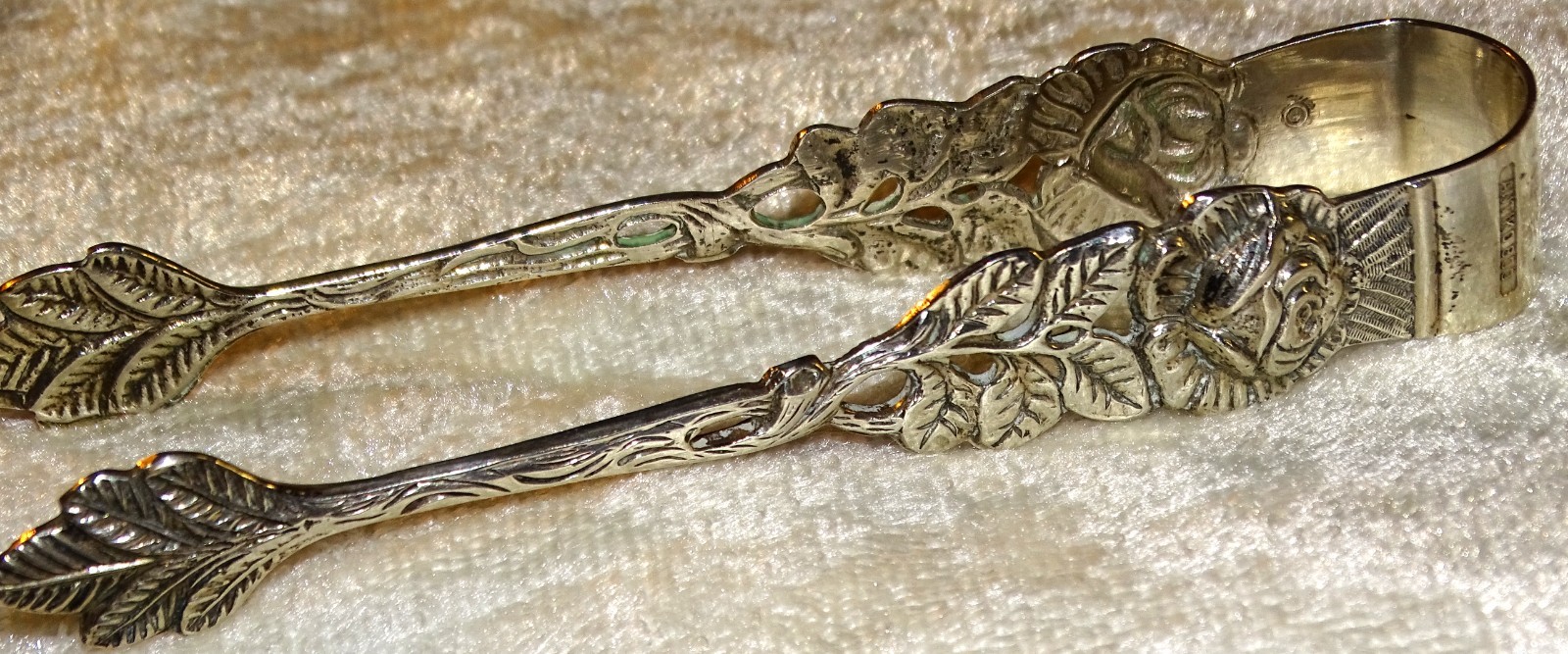 3-D Rose 800 Silver special 4 1/2″ Tongs .68oz