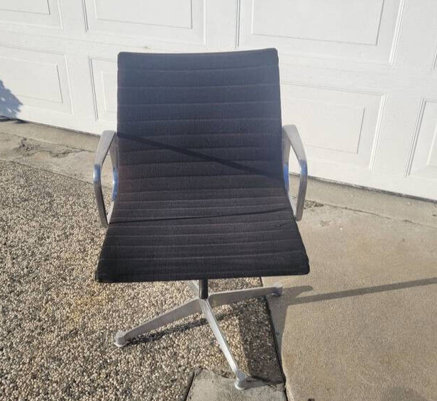 Charles & Ray EAMES EA 108 aluminum chair Original 1970 – 1979
