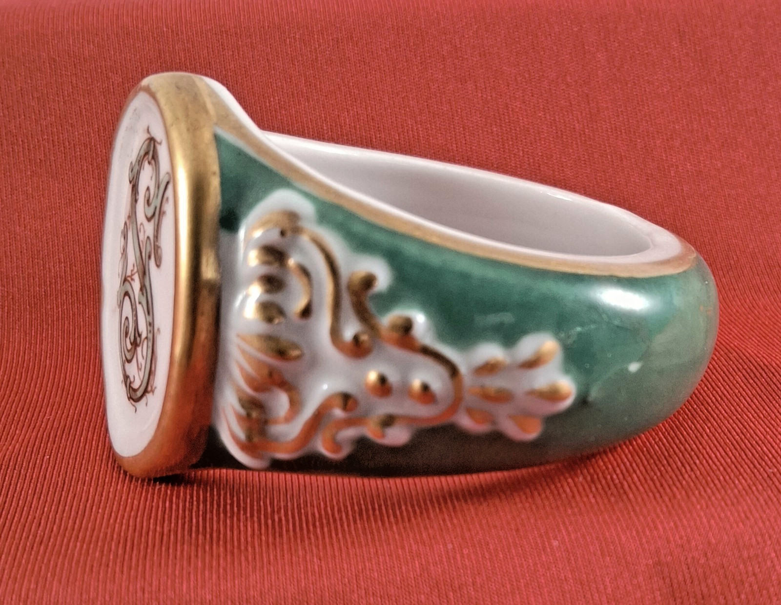 Antique Old Paris Porcelain “S” Napkin Ring, Green & Gold, very good condition