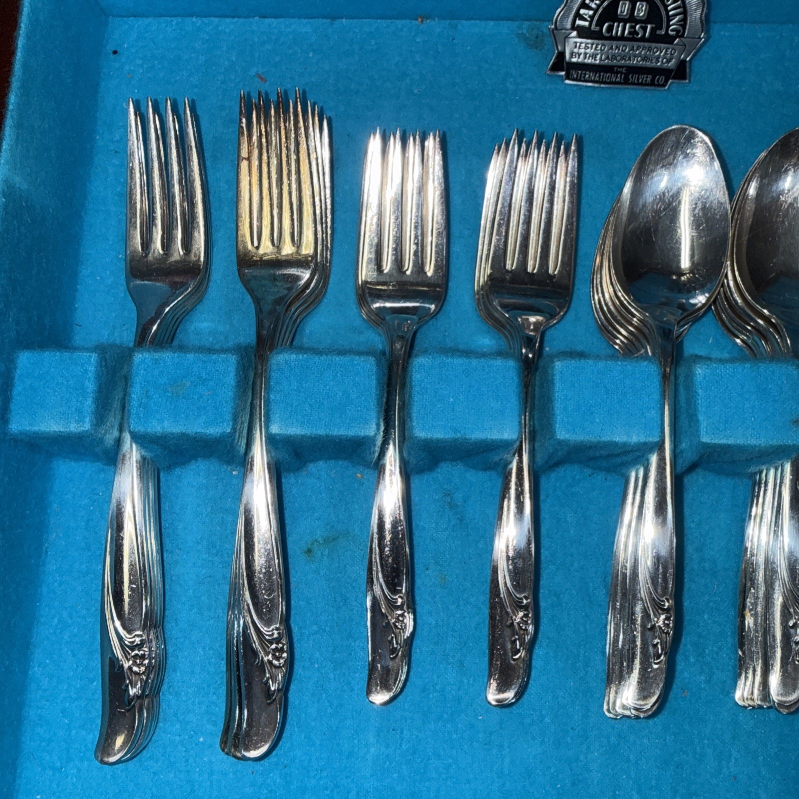Rogers & Bro Reinforced Plate IS Exquisite Service for 8 with Serving Pieces
