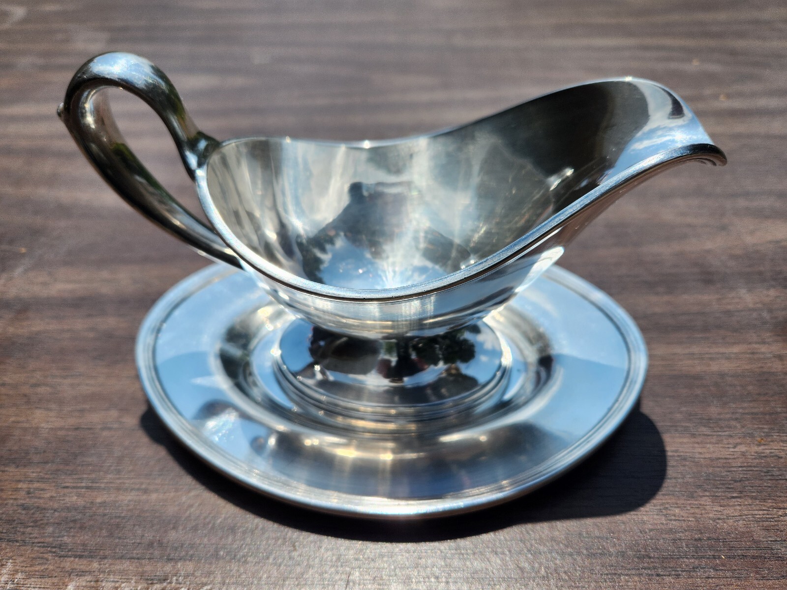 W.B. Mfg. co Gravy Server