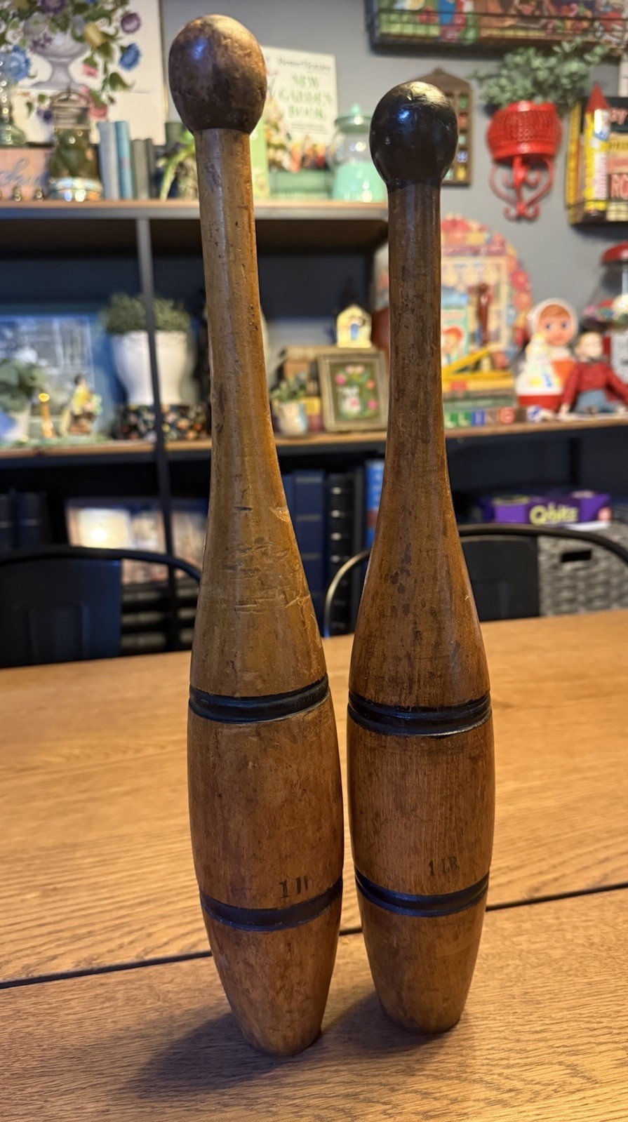 2 VINTAGE WOOD INDIAN CLUBS, EXERCISING, JUGGLING PINS 1 Lb Each 15-16 In