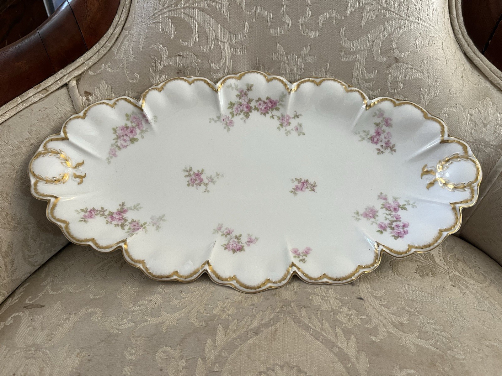Haviland Limoges 1131D Serving Bowl With Scattered Rose Design 1849-1920