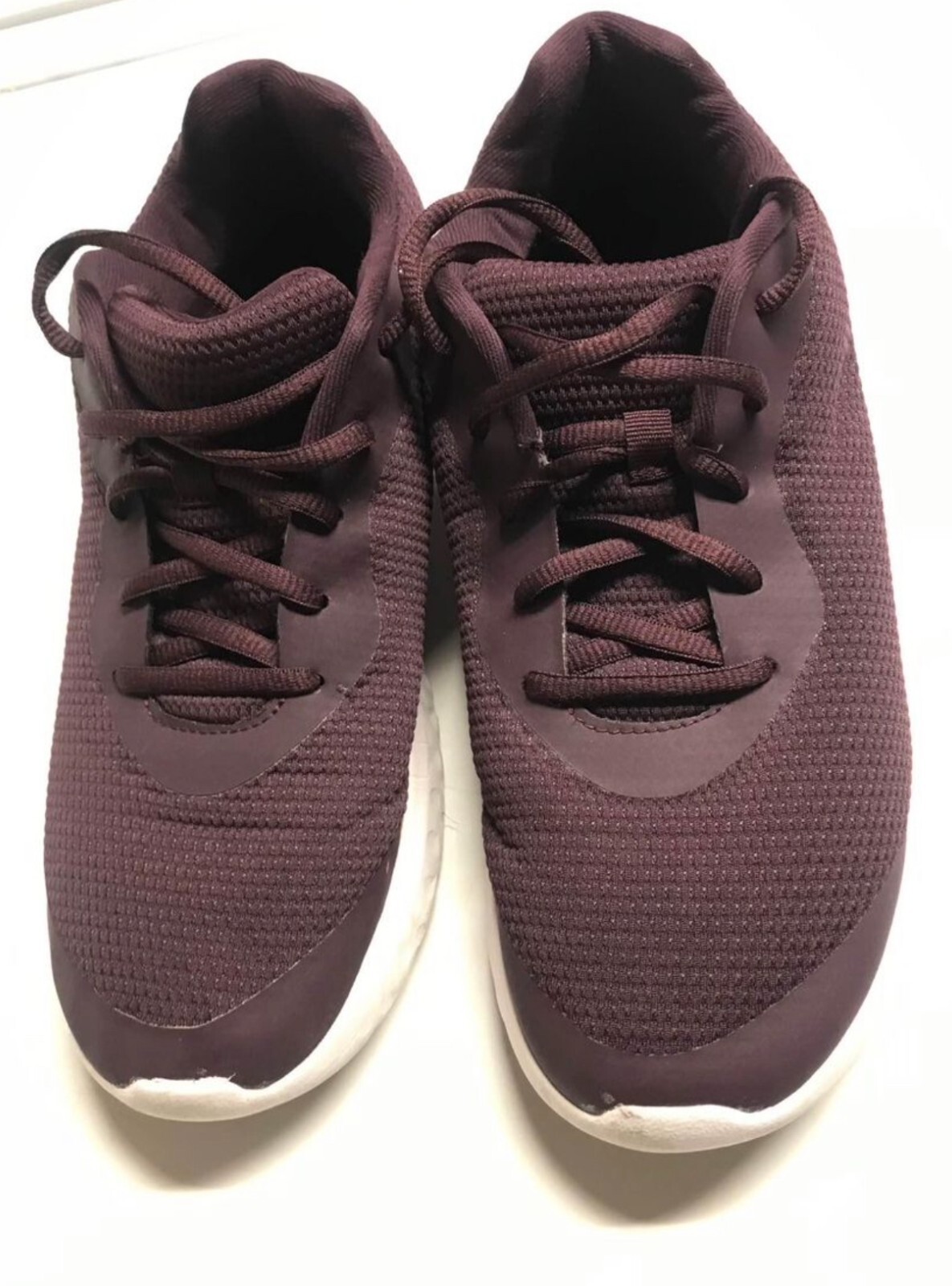 Womens Shoes lace up low-top athletic sneaker SIZE: 9,5