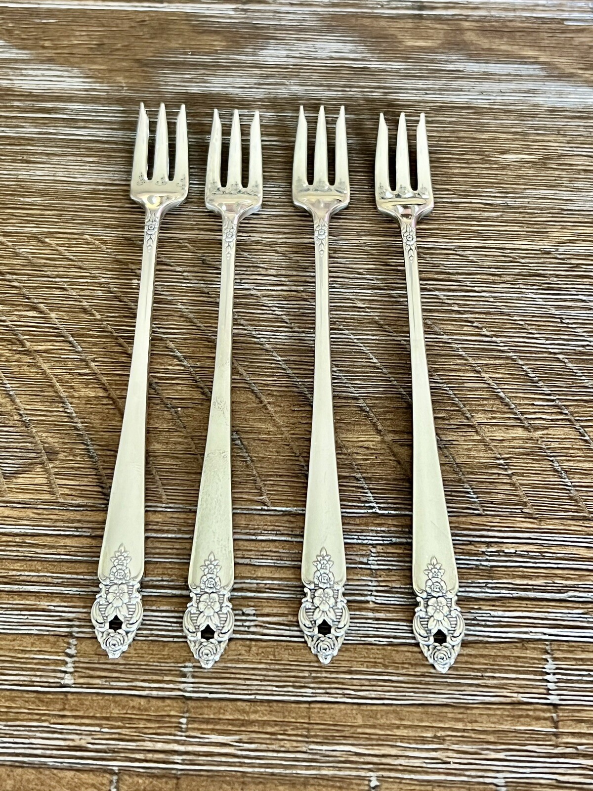 Vintage Oneida Prestige Distinction Silver Plated 4 Pcs Cocktail Forks