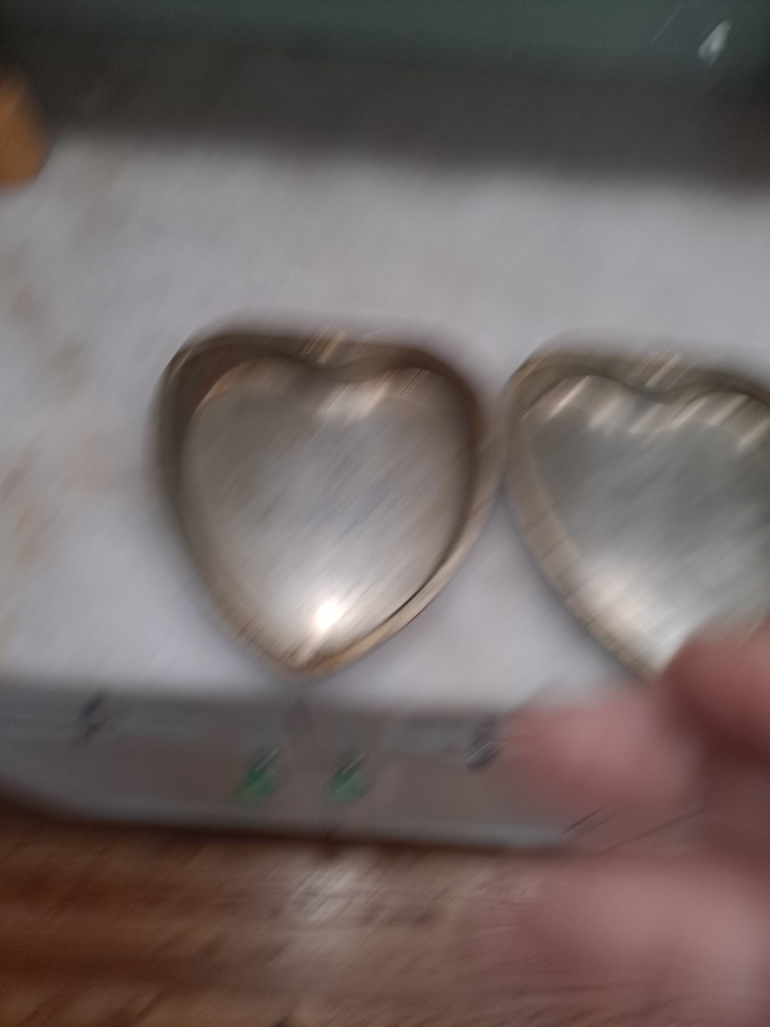 PAIR-Antique Valentine Heart Baking Cake Pans Tin BAKE KING 8″ X 8″