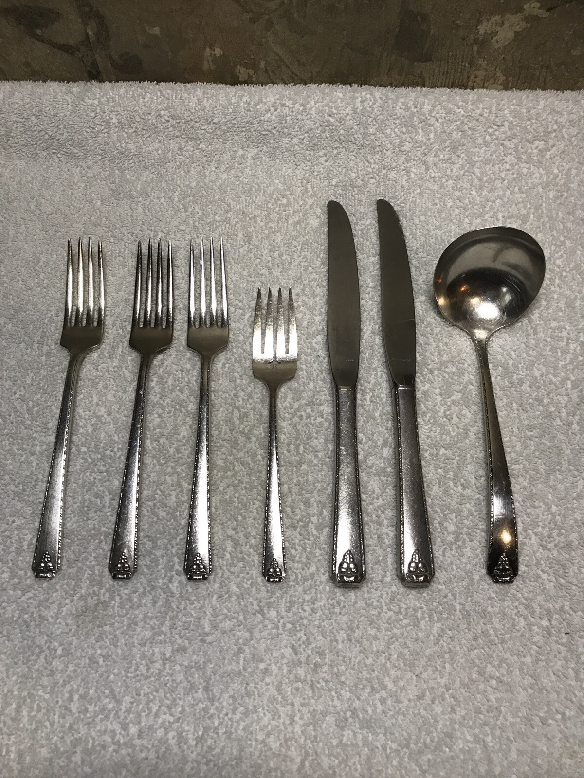 Lot 7 Prestige Plate Bordeaux Silverplate Dinner/Salad Forks/Knives/Gravy Ladle