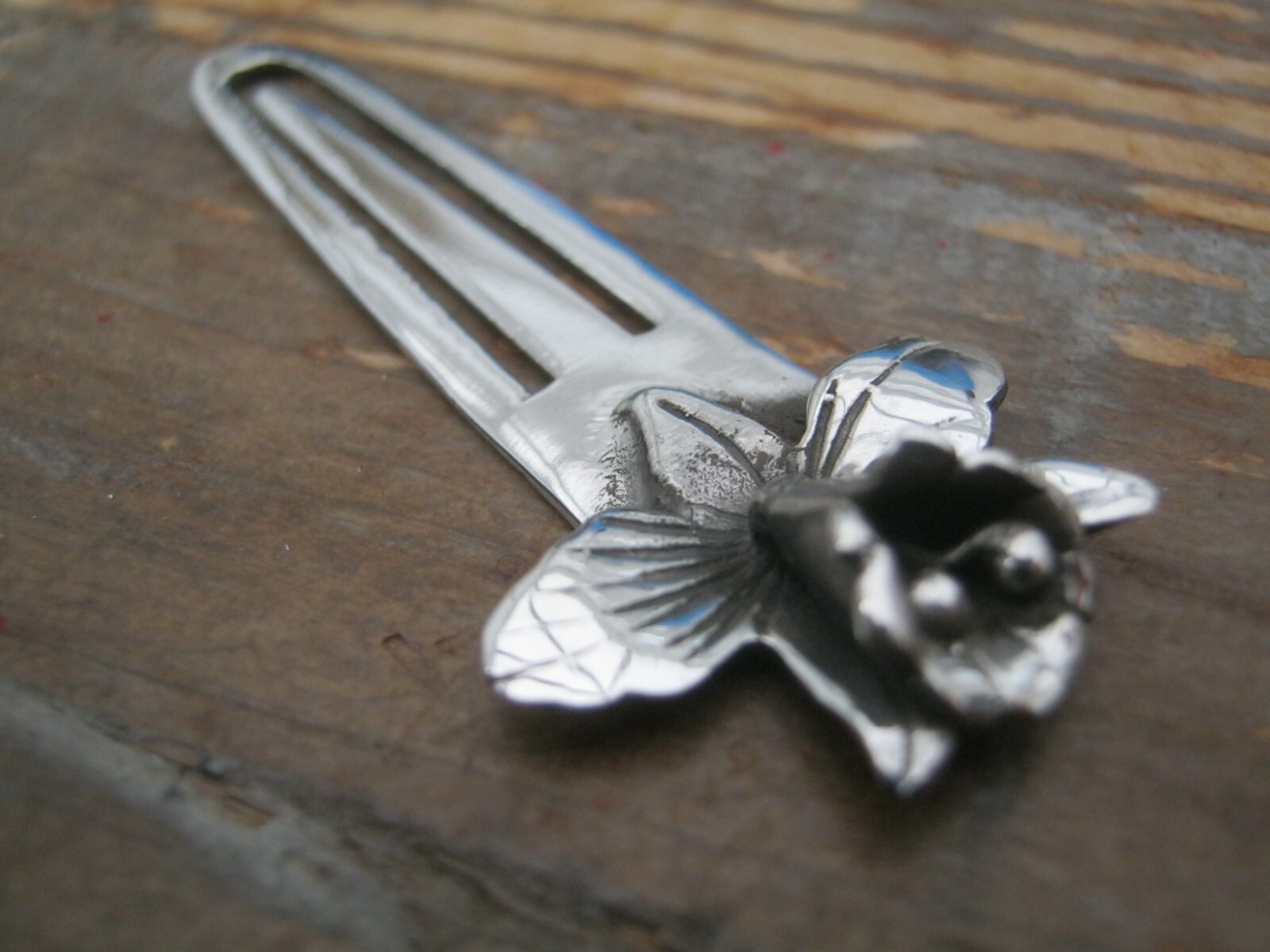 A Pretty Solid Silver 925 Bookmark With A Lily Flower Topper – Paper Money Clip