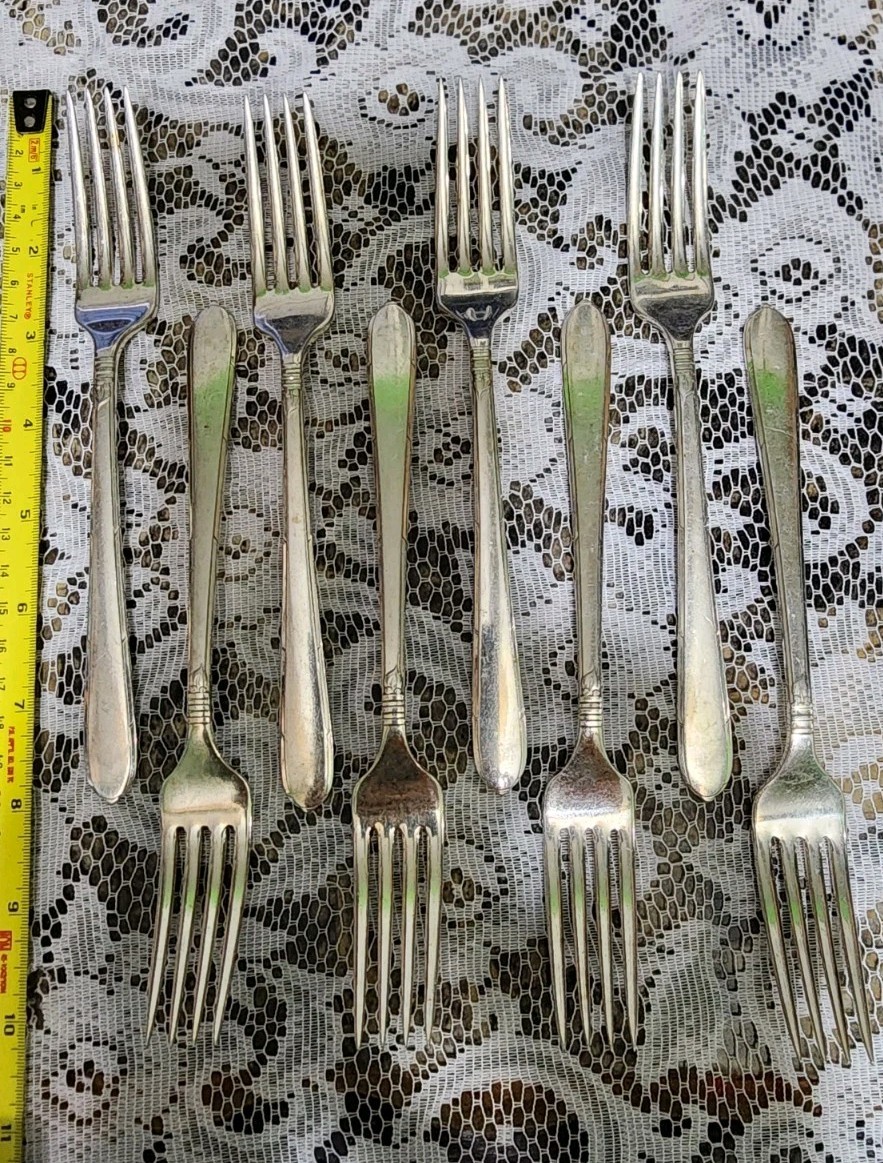 ✅ LOT OF 8 ONEIDA c1935 BERKLEY SQUARE SILVERPLATED “7 3/4” DINNER FORKS 🍽