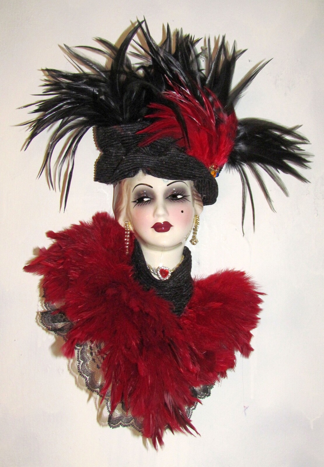 NEW IN BOX – Unique Creations Limited Edition Lady Face Mask Wall Hanging Decor
