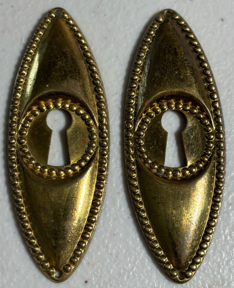 PAIR OF VINTAGE OLD BRASS ESCUTCHEONS KEYHOLE KEY HOLE COVER PLATES