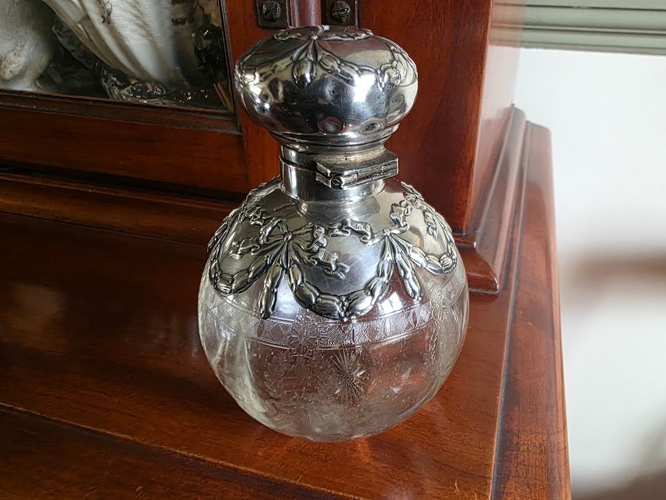 Remarkable Sterling Perfume Bottle Ribbons Bows & Swags J & W Deakin, Sheffield