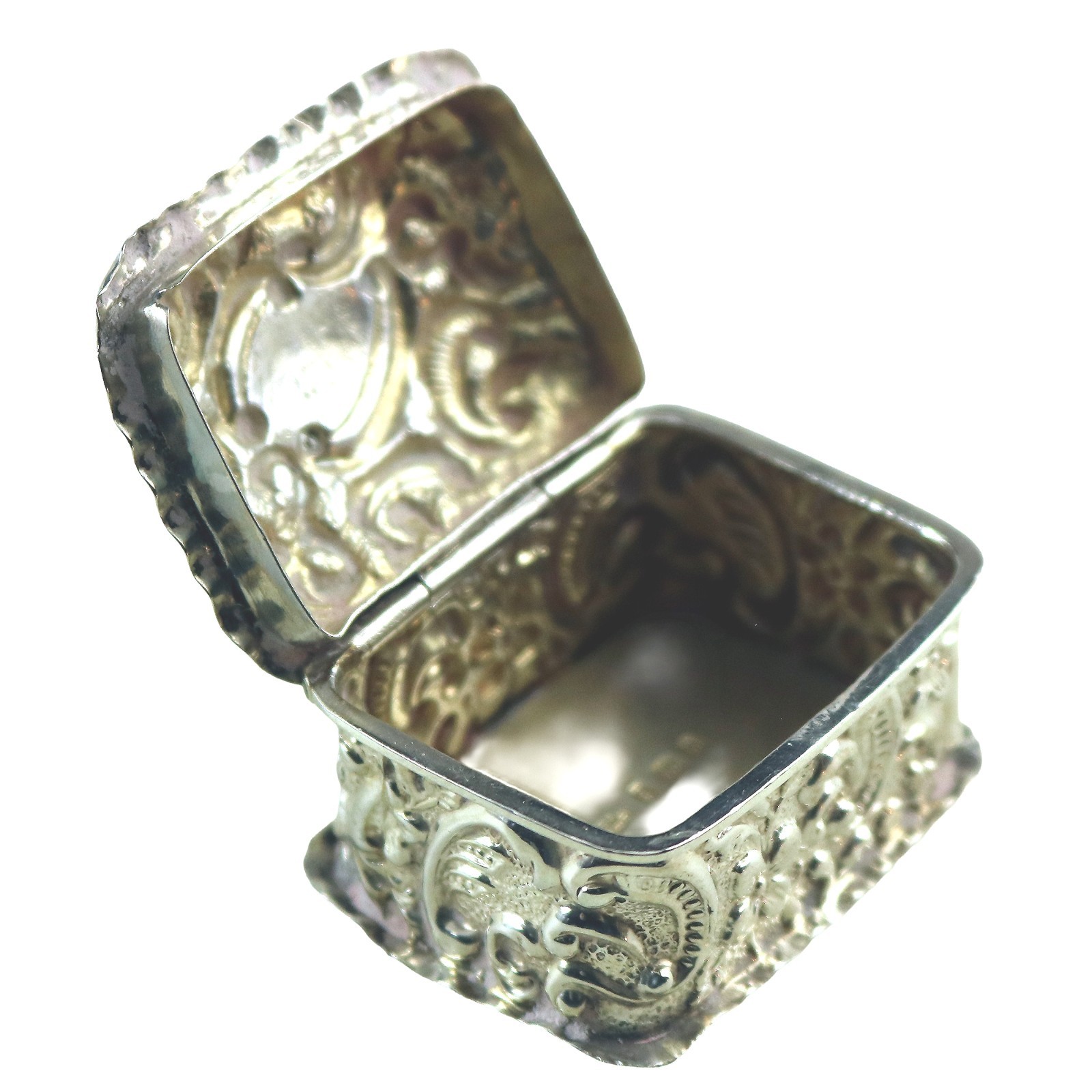 Pretty antique sterling solid silver Pill Box by S. Blanckensee 17g C.1900