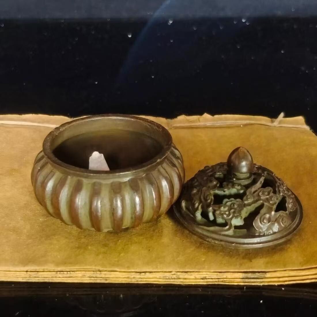 Vintage copper creative cloud patterned pumpkin incense burner ornament