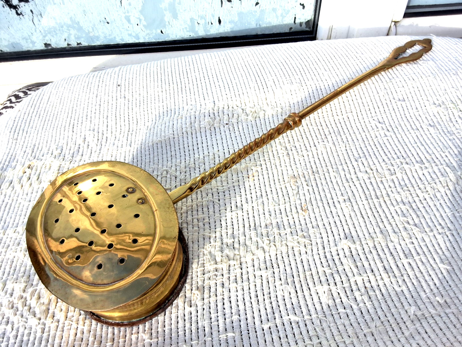 ANTIQUE POLISHED BRASS & METAL LIDDED CHESTNUT ROASTER / WARMER – 49 cm