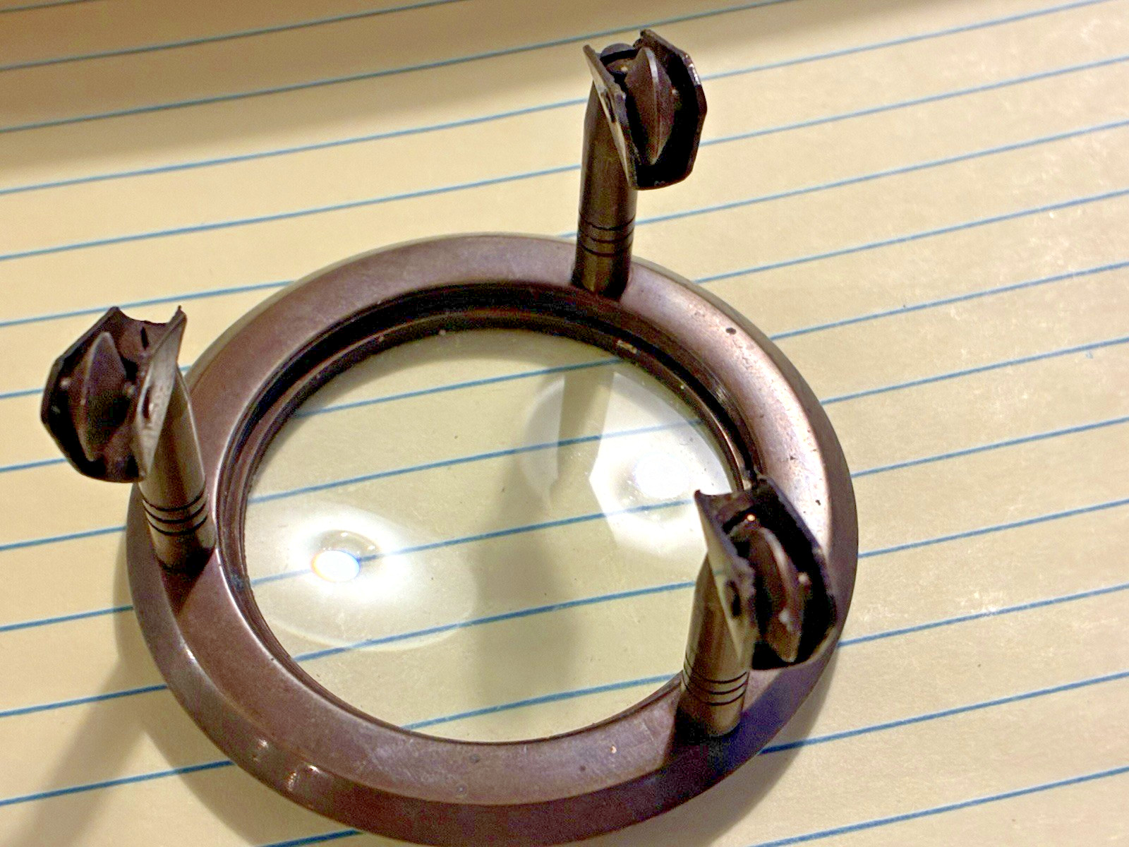 VINTAGE BRASS MAGNIFYER MAGNIFYING GLASS ON WHEELS LOOK! NAUTICAL MAP MAGNIFYER