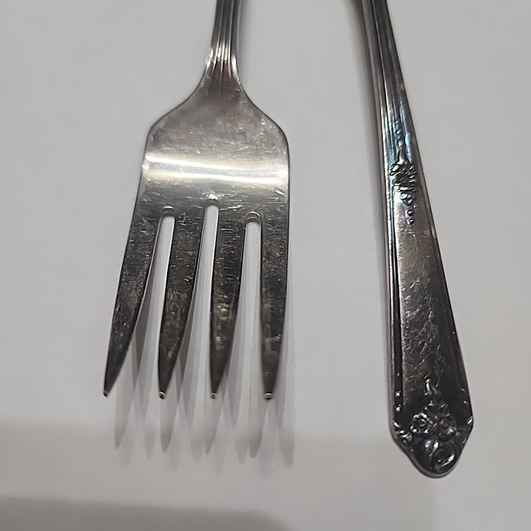 Sweet Briar Dinner Fork Oneida Community Tudor Plate 1948 Set Of 2