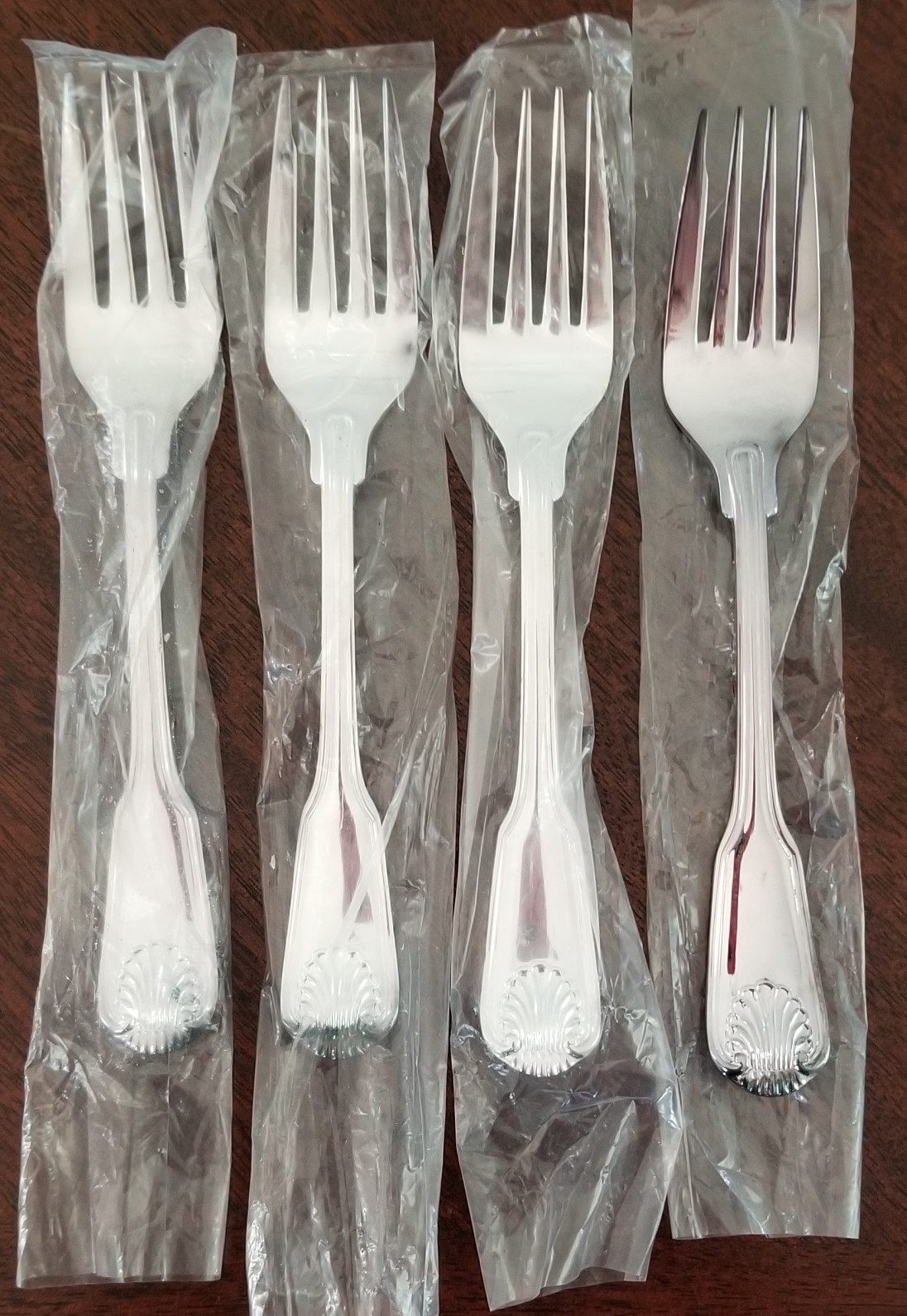 Lot of 4 Supreme Cutlery By Toole “English Shell” Salad Forks 6 1/2″