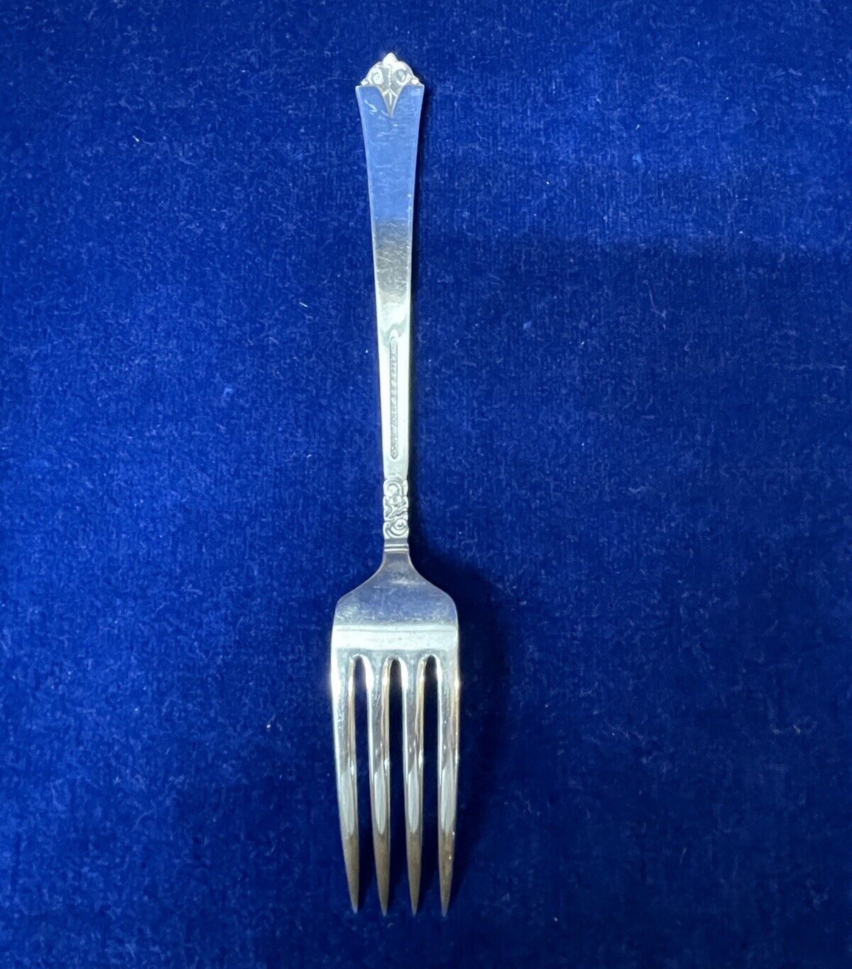 ONE Royal Crest Castle Rose Sterling Dinner Fork 7-1/8″ No Mono 43.5 Grams ML
